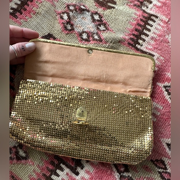Gold metal mesh clutch - Picture 3 of 5